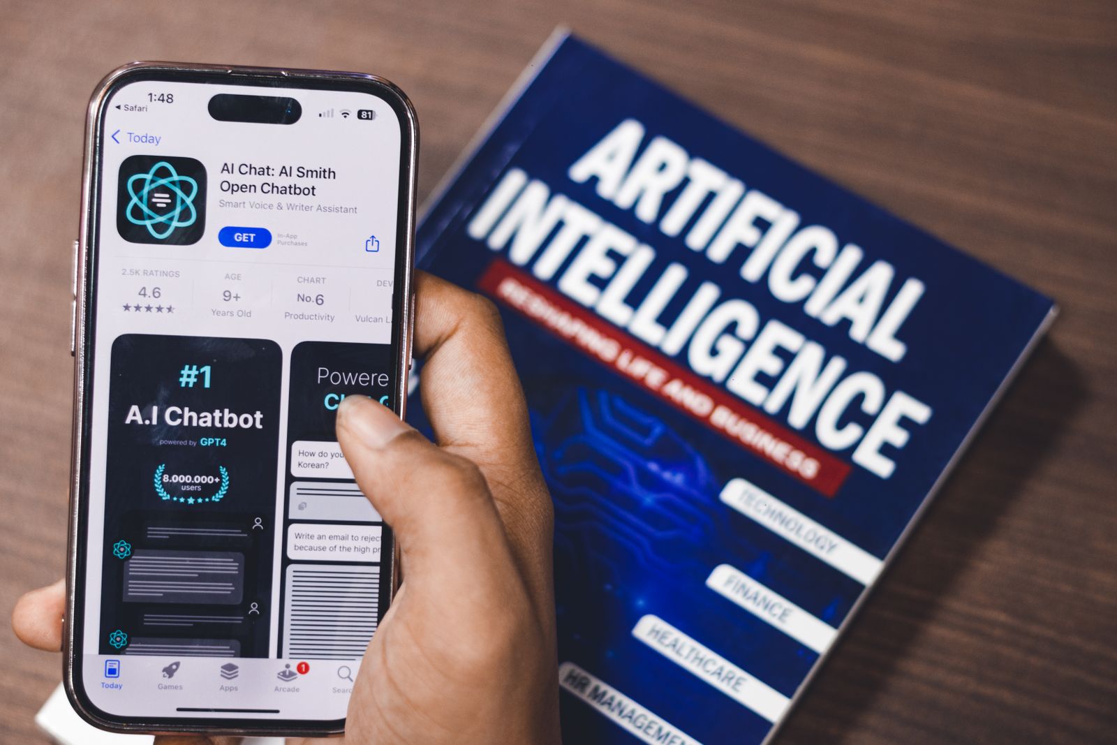 Comparison of AI assistants ChatGPT, Claude, and Gemini side by side